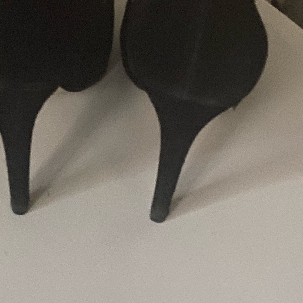 BCB generation 4 inch sway velvet like heels - Picture 6 of 7